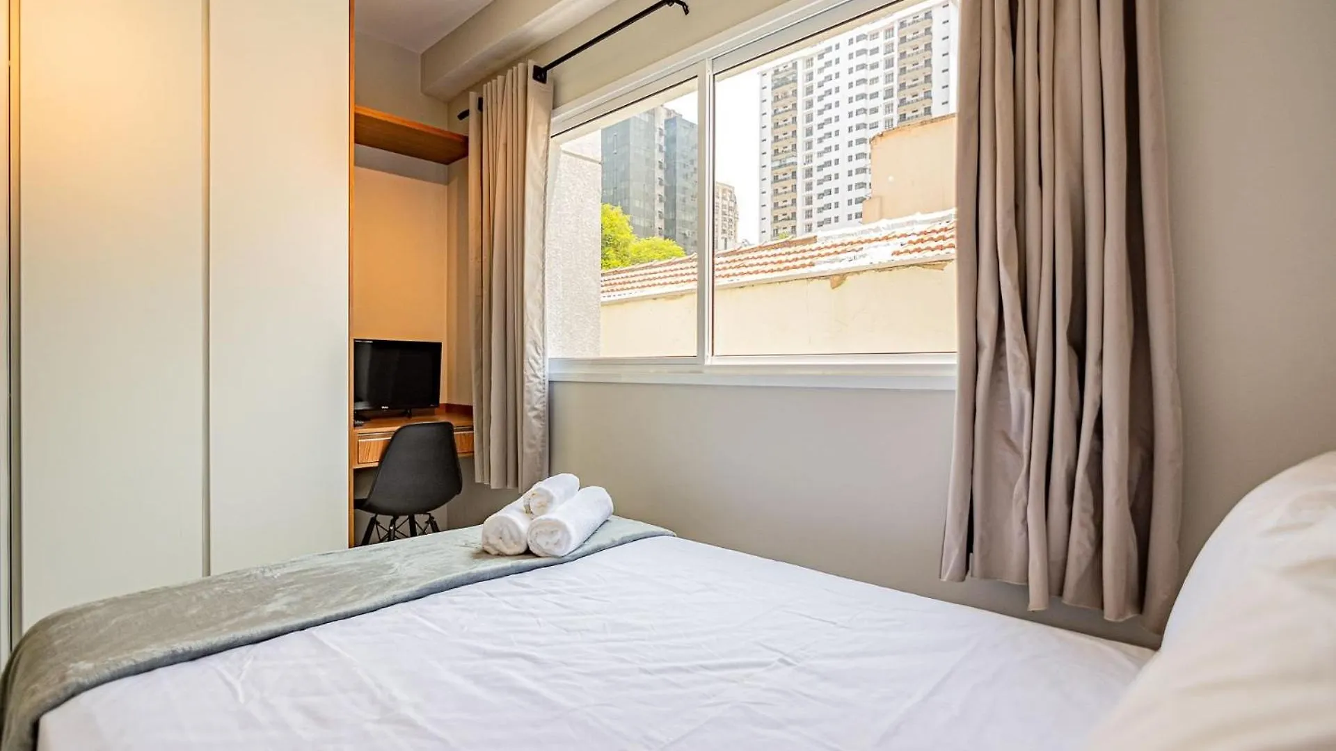 Studio moderno com Wifi e academia, ao lado do Parque Ibirapuera, Metrô - Dabra House São Paulo Brasil